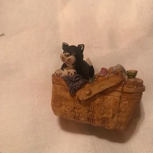 Rare vintage cat in a picnic basket hand painted by Peter Fagan